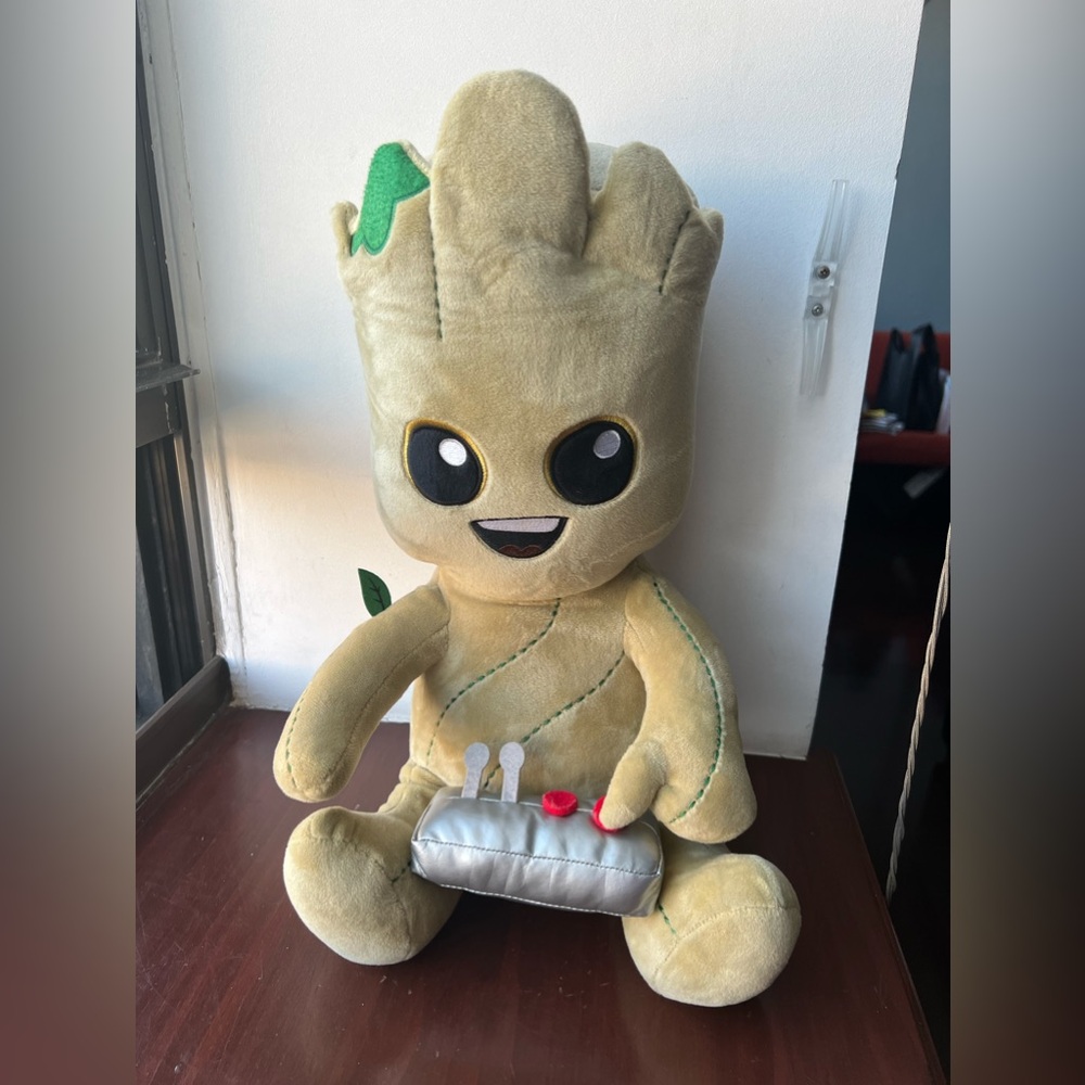 Guardians of The Galaxy Marvel Groot Hug Me Plush Vibrating Soft Toy 17"